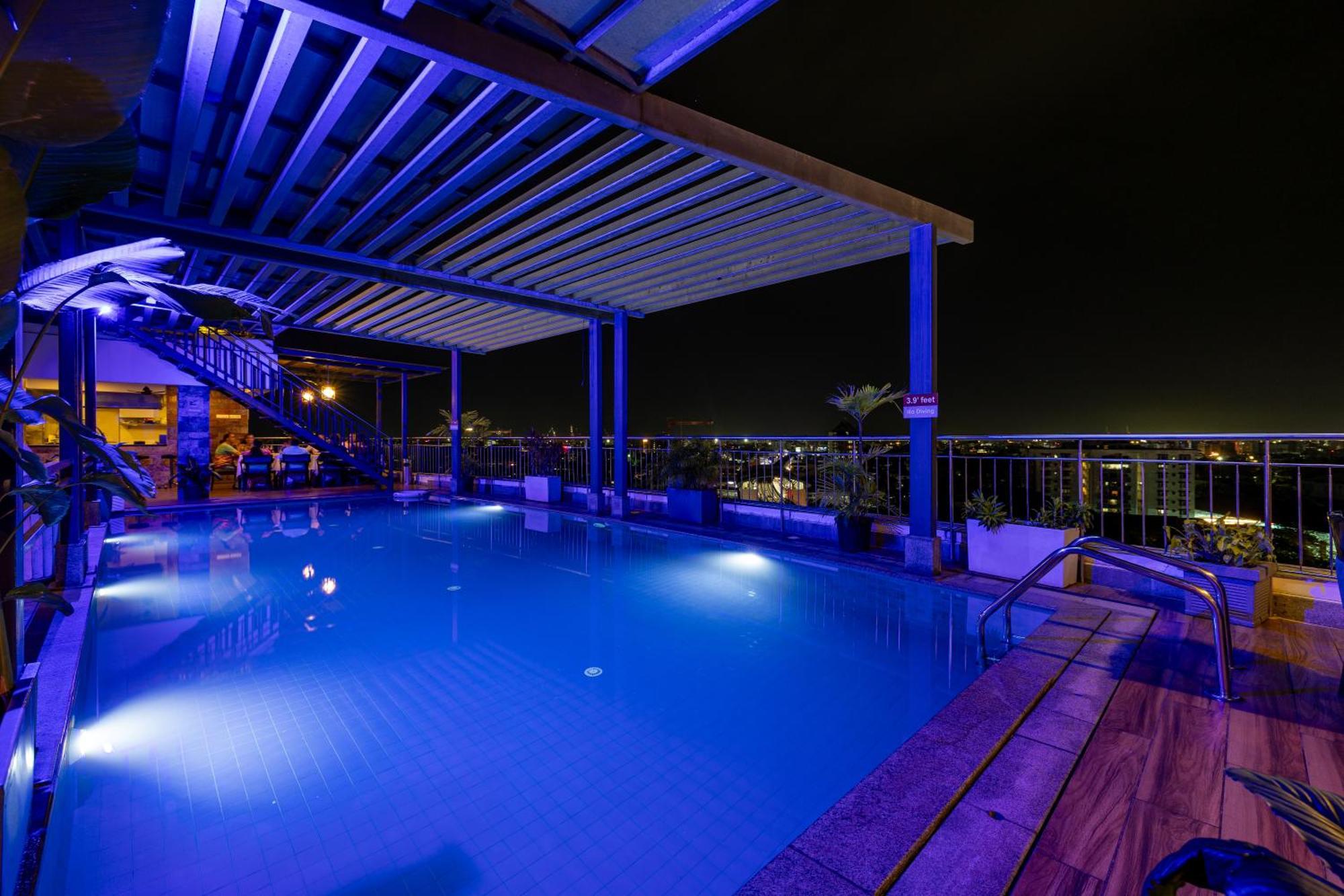 Olive Downtown Hotell Kochi Exteriör bild