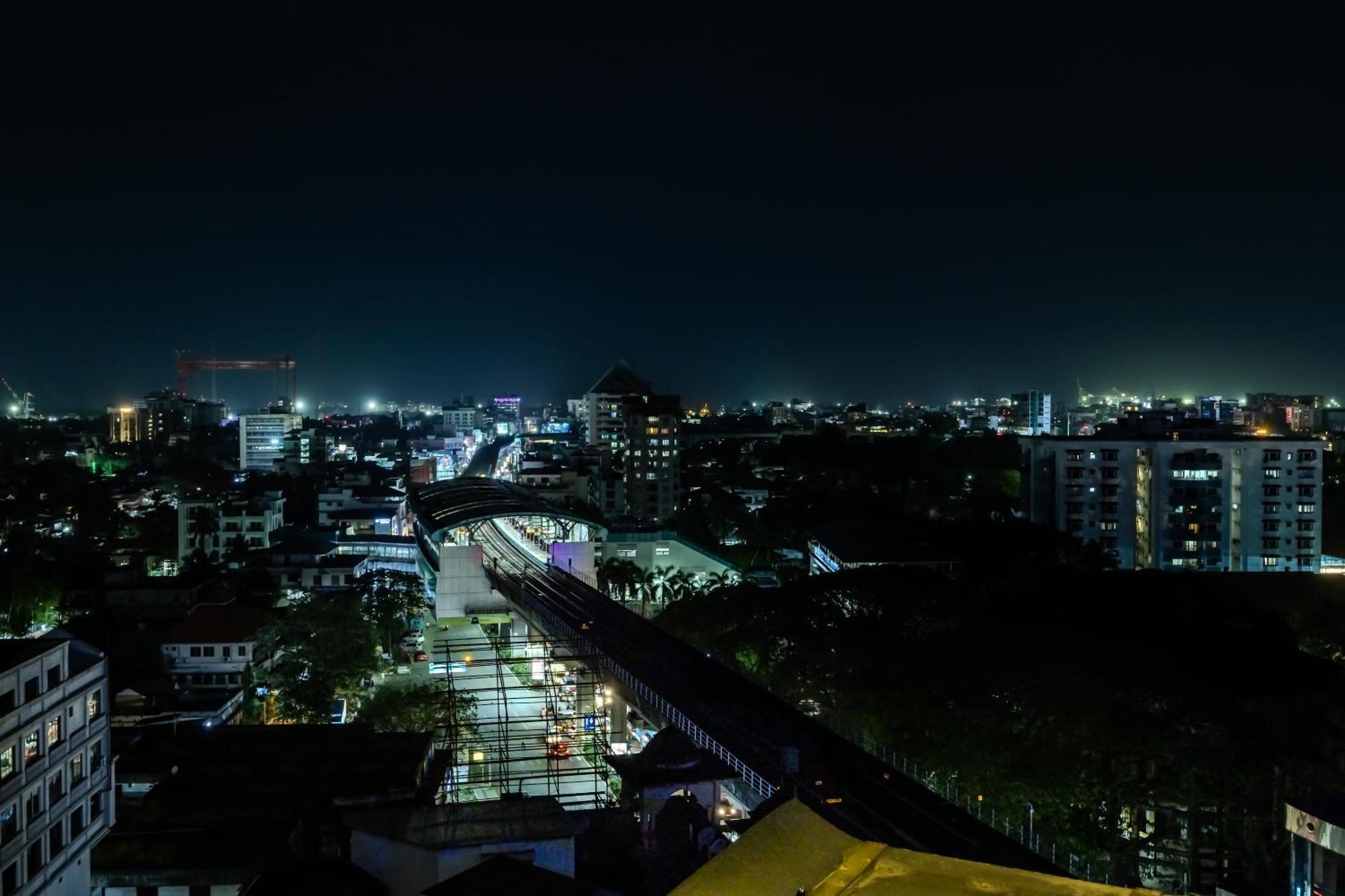 Olive Downtown Hotell Kochi Exteriör bild