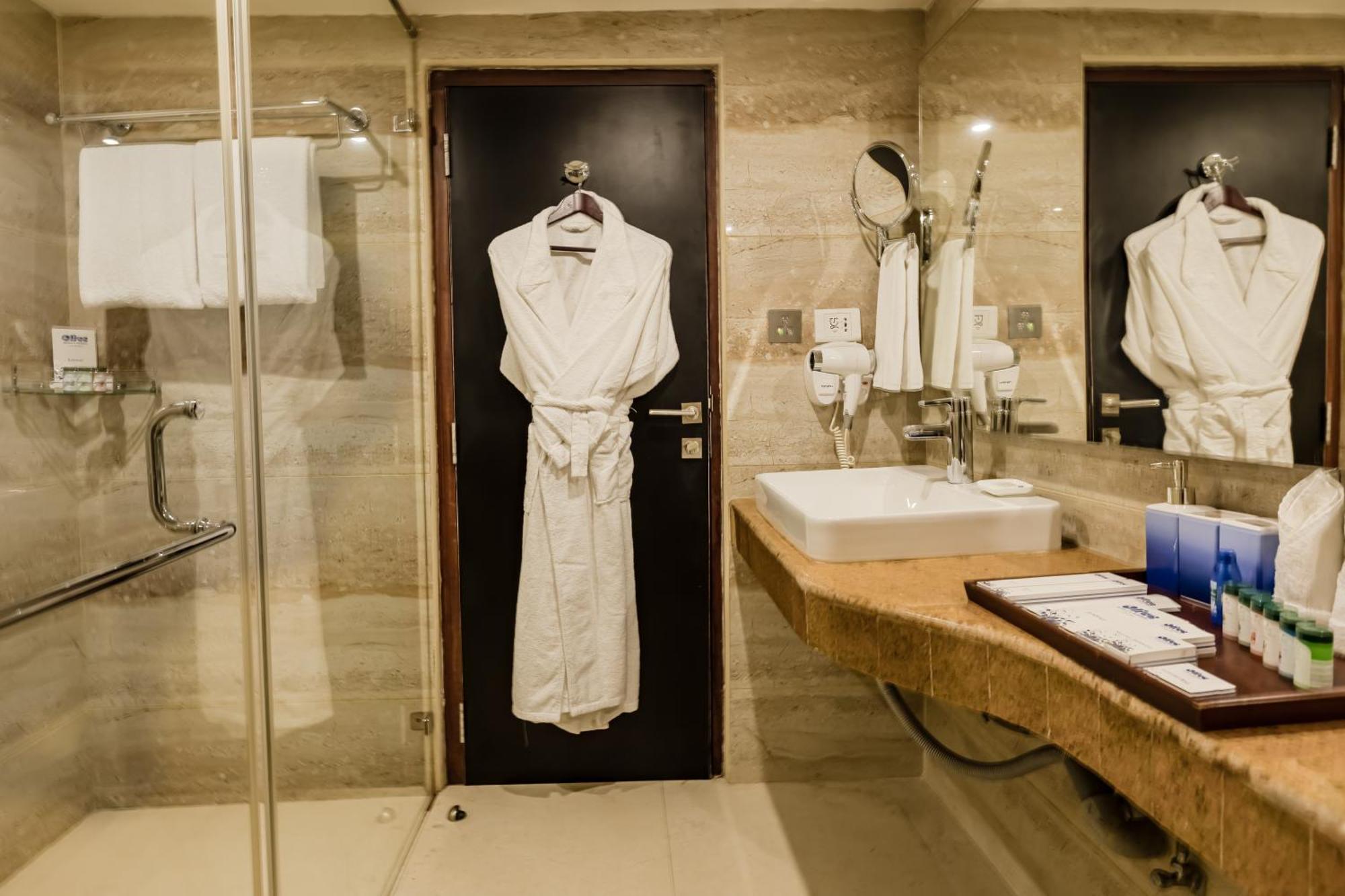 Olive Downtown Hotell Kochi Exteriör bild